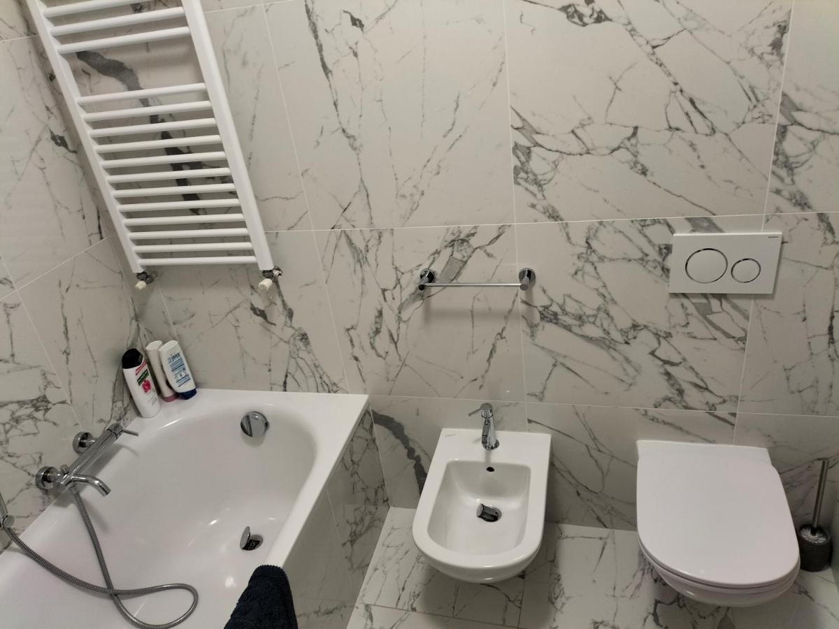 Stanza Nr 2 In Zona Solari In Appartamento Incantevole Милан Экстерьер фото
